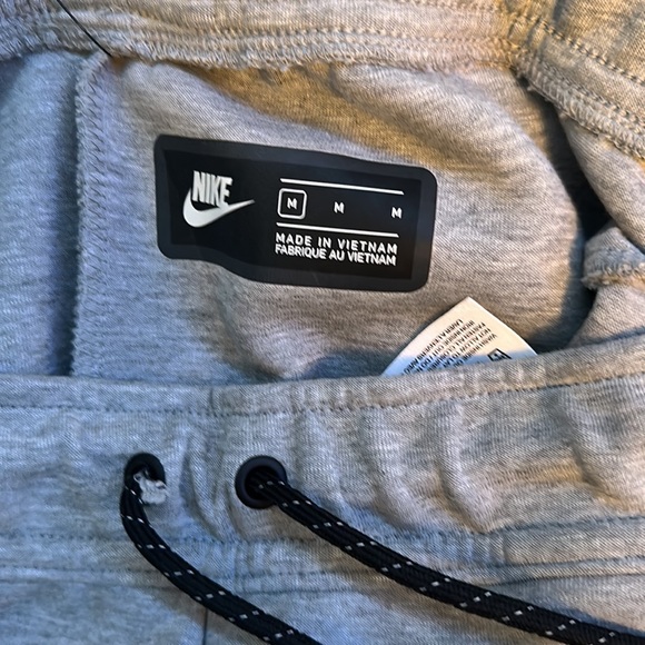 Nike tech joggers - Picture 3 of 3